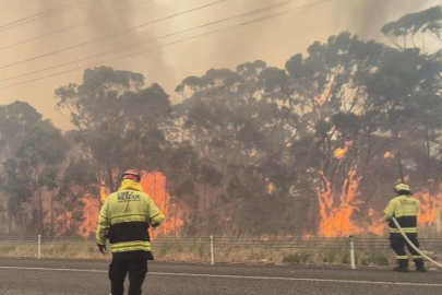 Avustralya’daki yangınlarda itfaiye görevlisi öldü