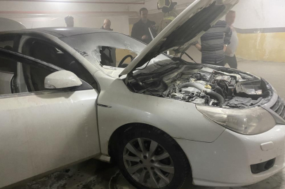 Bursa'da kapalı otoparkta yanan otomobil paniği