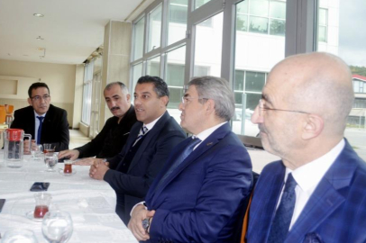 Bursa'da şampiyon güreşçilere destek sözü