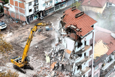 Sındırgı'da deprem sonrası yıkımlar yeniden başladı