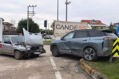 Bursa'da ışık ihlali kaza getirdi: 2 yaralı