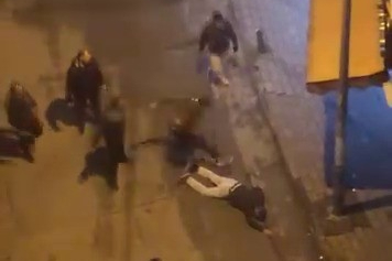 Bursa'da laf attığı kişiler tarafından darp edildi