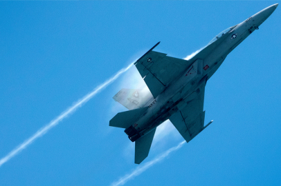 F-18 savaş uçakları, Venezuela hava sahasına girdi