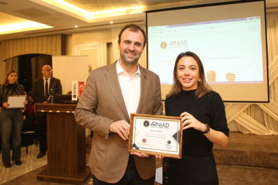 ARNİAD ailesi aylık üye toplantısında buluştu