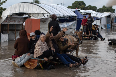 Gazze'yi fırtına vurdu: 12 ölü