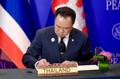 Tayland Başbakanı parlamentoyu feshetti