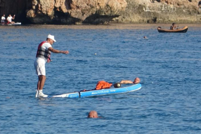 Karlı dağların gölgesinde deniz keyfi