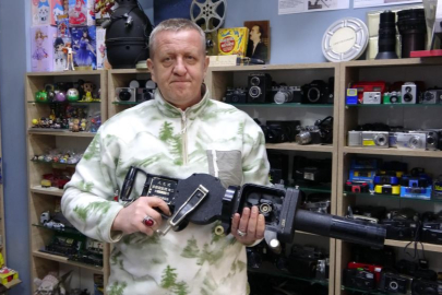 Sesi makineli tüfek, kendisi fotoğraf makinesi