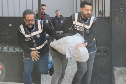 Çocuklarının boğazına bıçak dayayan şahsa tahliye