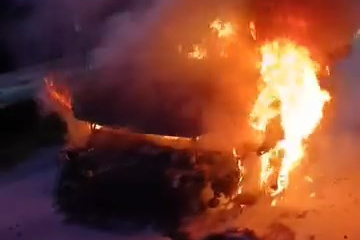 Bursa'da hareket halindeki otomobil alev topuna döndü