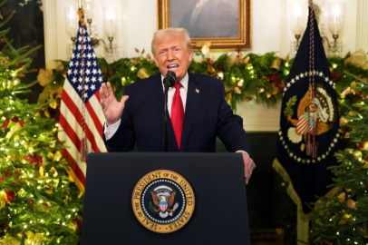 Trump'tan ABD askerine bin 776 dolar ikramiye