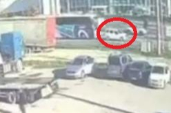 Bursa'da yolcu otobüsü otomobili metrelerce savurdu