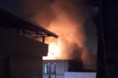 Bursa'da çatı yangını mahalleyi ayağa kaldırdı