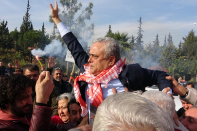 CHP'den istifa eden Çakır, coşkuyla karşılandı