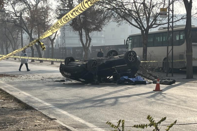 Makas atan otomobil ağaca çarpıp takla attı: 1 ölü