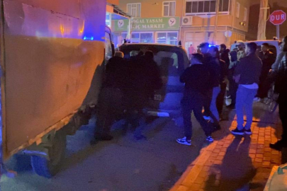 Bursa'da alkollü sürücü, kamyonet ile 3 araca çarptı