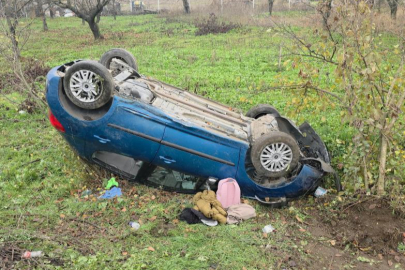 Bursa'da kontrolden çıkan otomobil tarlaya uçtu: 2 yaralı