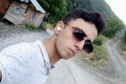 Kestiği ağacın altında kalan genç hayatını kaybetti