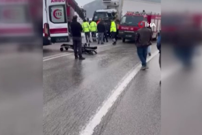 Bursa'da kamyonlar kafa kafaya çarpıştı