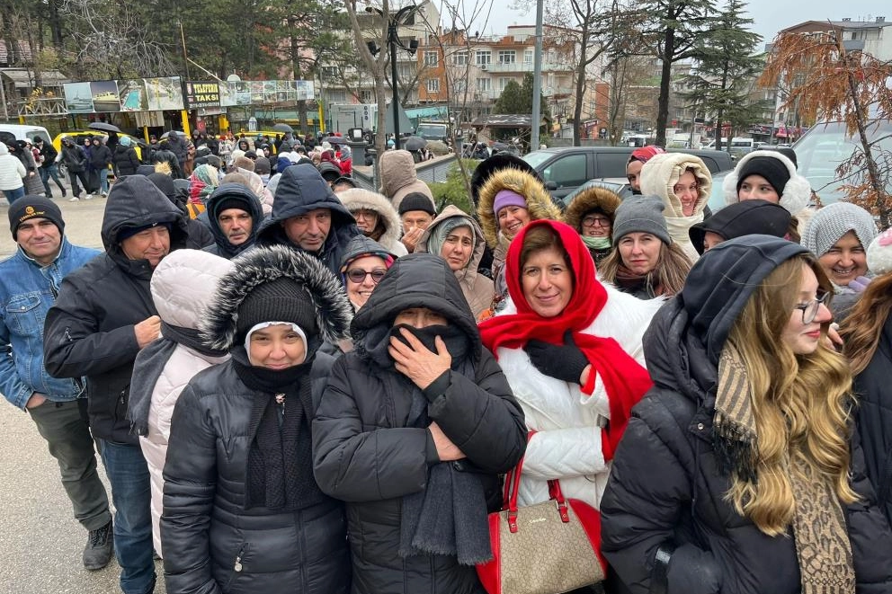 Uludağ'da yüzlerce metre kuyruk oluştu