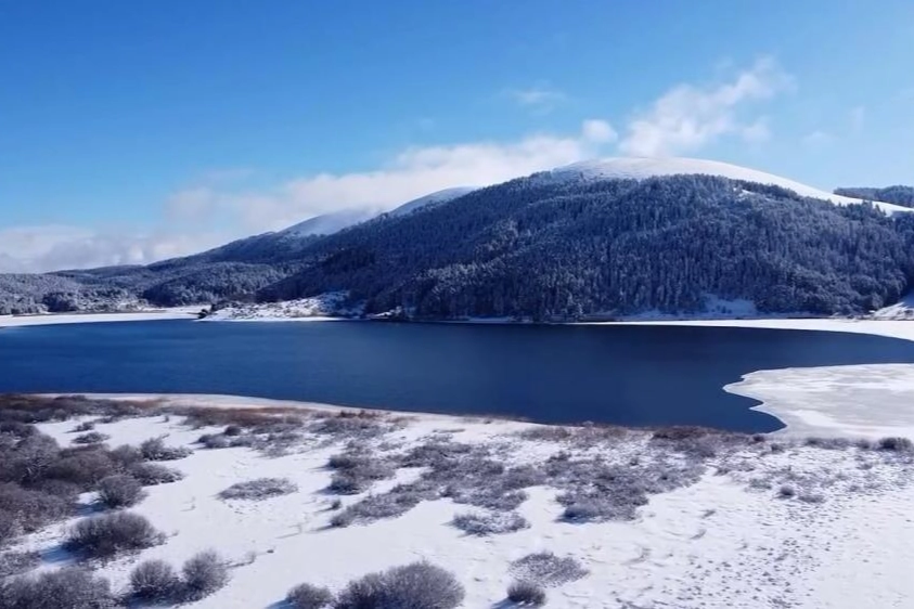 Abant Gölü'nde kış güzelliği