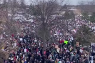 Binlerce kişi ICE'i protesto etmek için sokağa çıktı