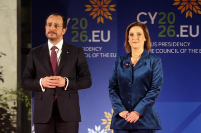 Baskılar sonucunda istifa etti