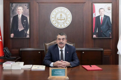 Bakan Tekin: Evlatlarımızın karne heyecanını paylaşıyorum