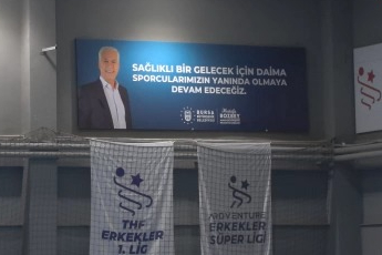 Büyükşehir Hentbol Takımı fırtına gibi esiyor