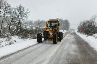 Gemlik’te karla mücadele aralıksız sürüyor