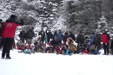 Kestel’de çocuklara karne hediyesi kar festivali