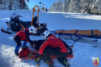Uludağ'da mahsur kalan vatandaşlara JAK timi müdahale etti