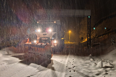 Büyükşehir'in karla mücadelesi sürüyor