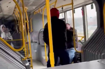 Bursa'da otobüsün içinde tekme tokat darp etti