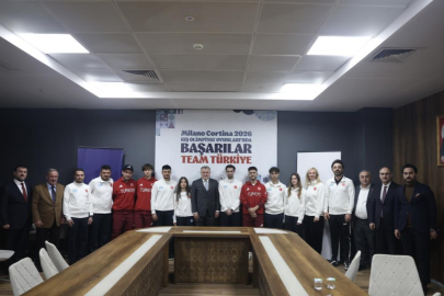 Bakan Bak 2026 Kış Olimpiyatları'na katılacak milli sporcuları kabul etti