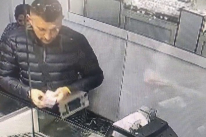 Bursa’da kuyumcu dolandırıcıları kamerada