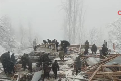 Pakistan'da kar yağışı felakete dönüştü: 11 ölü