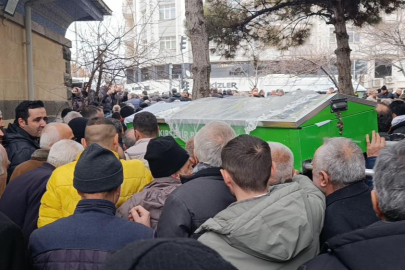 Saplantılı sevgilisi tarafından öldürülen Gözde Akbaba, son yolculuğuna uğurlandı