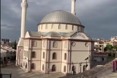 Bursa'da çöken duvar yolu da camiyi de kapattı