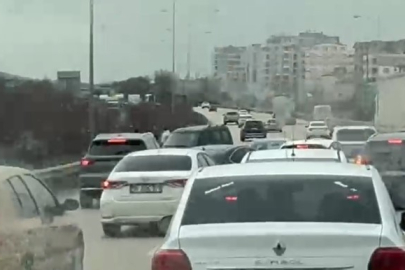 Bursa'da ters yöne giren araç trafiği kilitledi