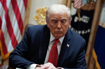 Trump: İran'a doğru yeni donanma yolda