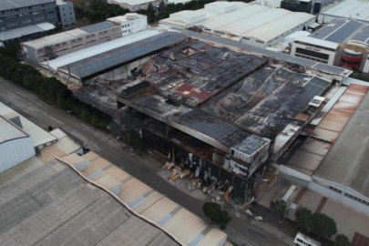 Bursa'da korkunç yangın: Kaplama fabrikası küle döndü