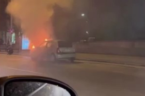 Bursa'da seyir halindeki otomobil alevlere teslim oldu