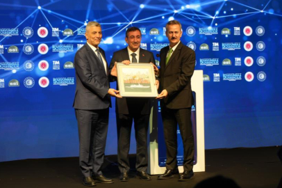 Cevdet Yılmaz: Parasını ödeyip alamadıklarımızı dünyaya satıyoruz