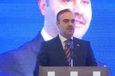 Bakan Kacır: "Teknolojisini üretemeyen ülkelerin ayakta kalma şansı yok"