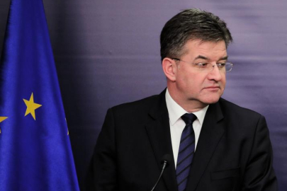 Epstein ile yazışmaları ortaya çıkınca istifa etti