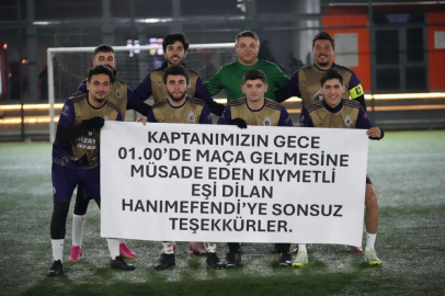 Eşine halı saha izni veren kadına pankartlı teşekkür