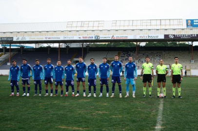 Rakip maça çıkmayınca kendi aralarında maç yaptılar