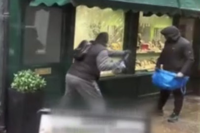 Sabah saatlerinde göz göre göre kuyumcu soydular