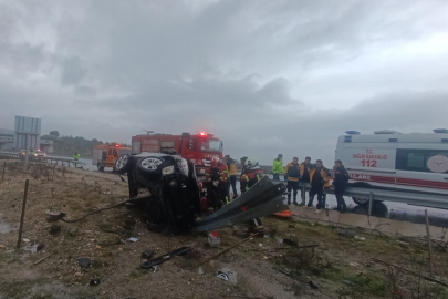 Kontrolden çıkan araç bariyere çarptı: 2 ölü